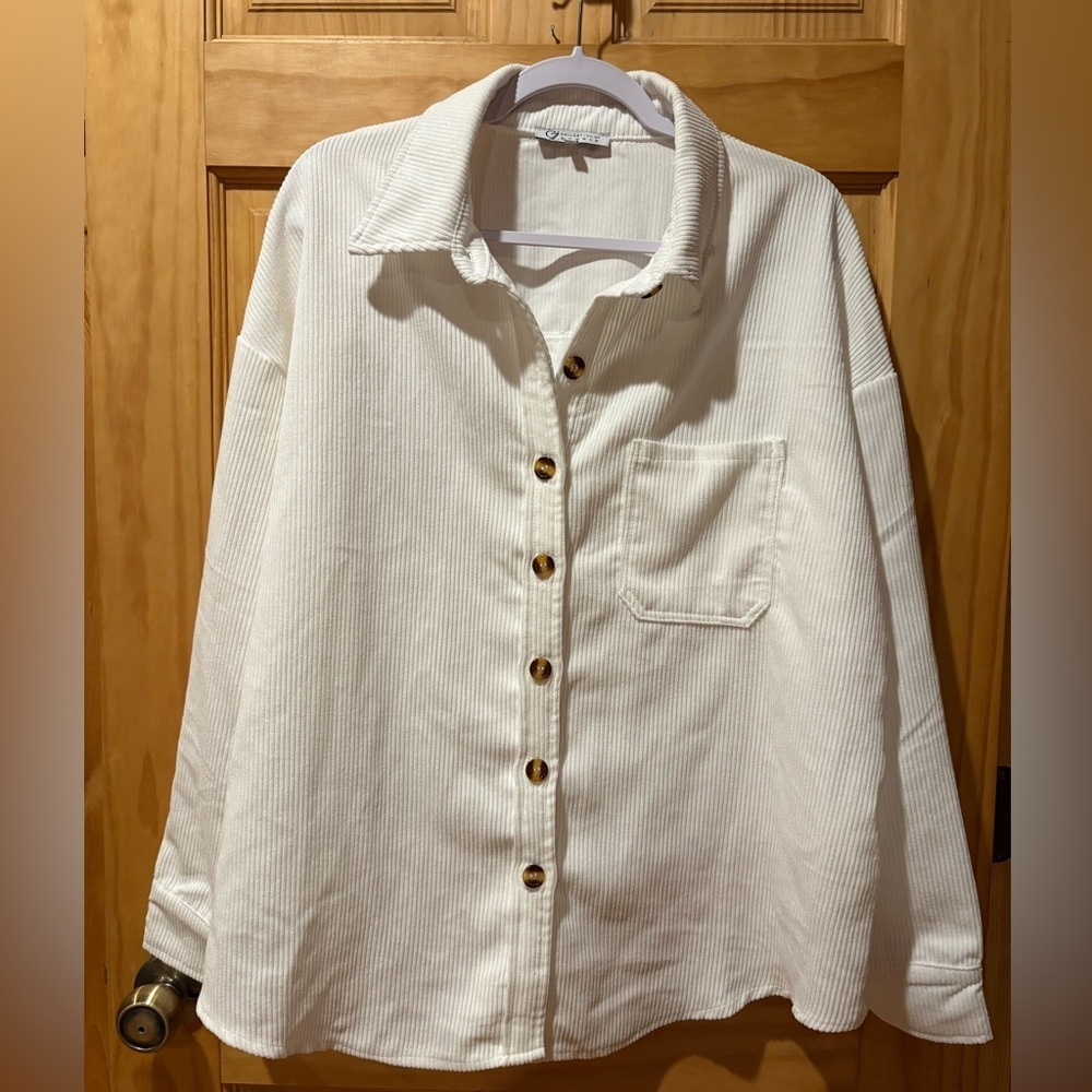 Collection by Cezele White Button-Up Shacket  women’s size L